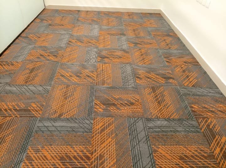 WhatsApp Image 2026-02-05 at 1.15.20 AM موكيت مكتبي يخفف التعب أثناء الوقوف في المكتب